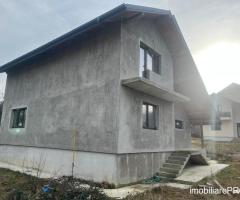 Vila în Bucium Bârnova cu 850 m² teren la asfalt.